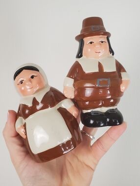 Ceramic Pilgrim Couple Salt & Pepper Shakers Brown and Cream 2015 Publix Market